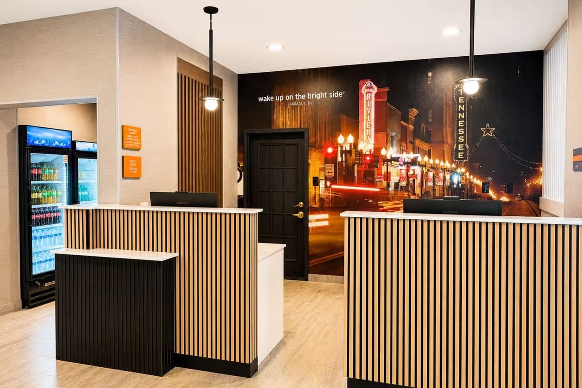 Hotel lobby and front desk at La Quinta Inn & Suites Knoxville West
